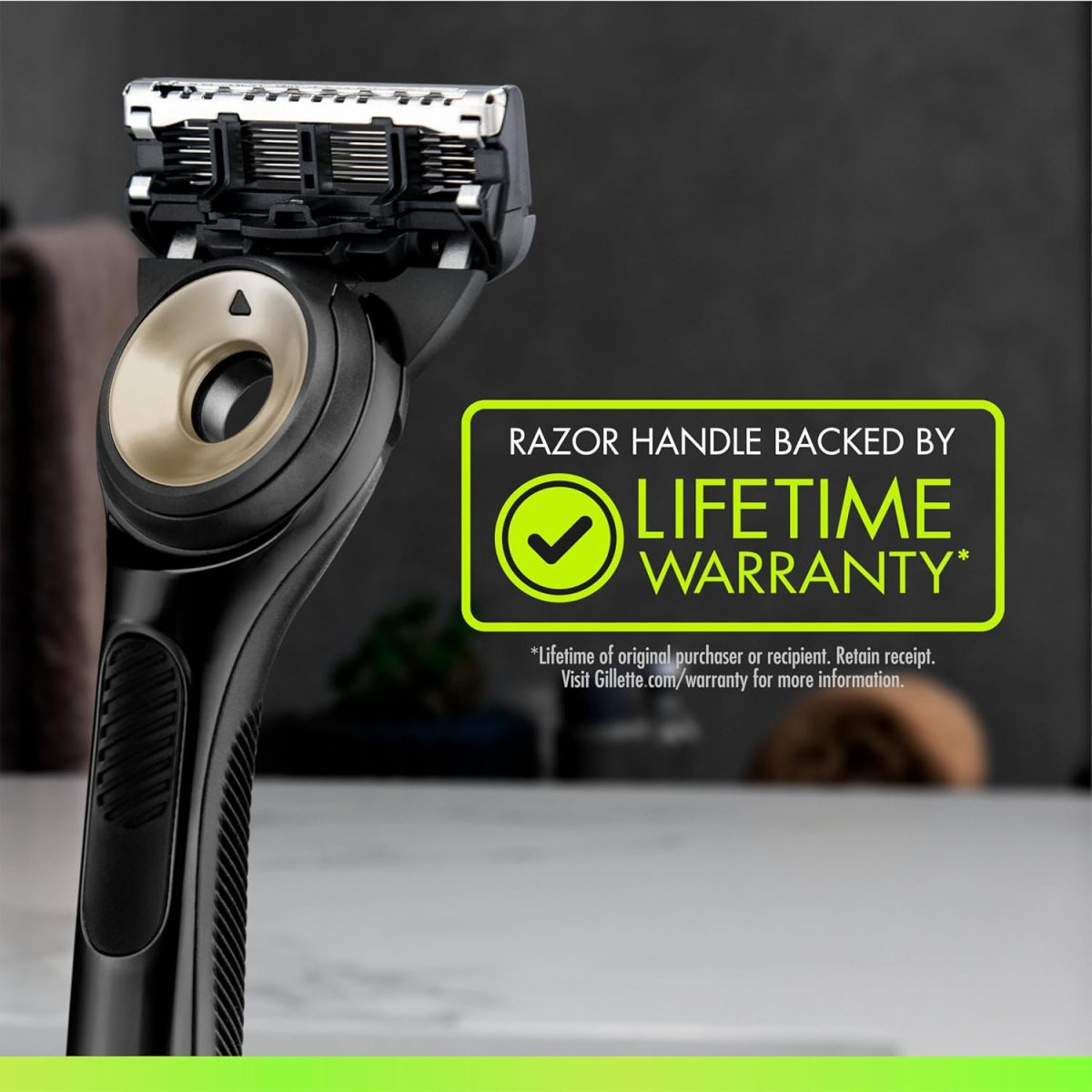 ⁦GilletteLabs With Exfoliating Bar Shaving Razor For Men, 1 Handle, 3 Blade Refills, Includes Travel Case for Convenient Storage On The Go⁩ - الصورة ⁦6⁩