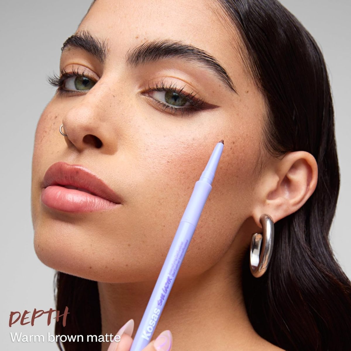 ⁦Kosas - WATERPROOF GEL EYELINER: Get a flawless look all day long with our Soulgazer intensifying gel liner. This durable eyeliner is resilient⁩ - الصورة ⁦2⁩