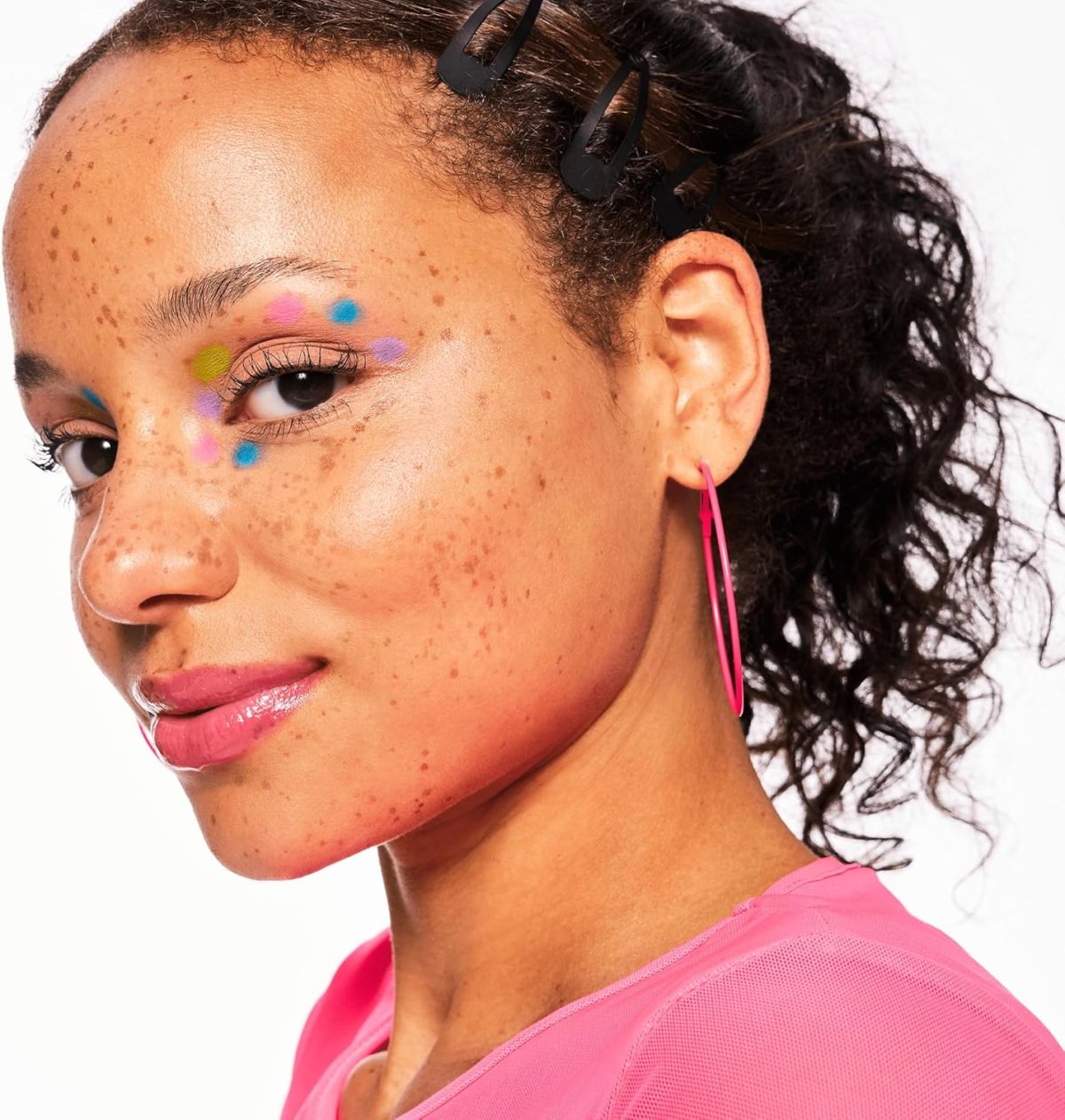 ⁦essence Baby GOT HOLO Glow Highlighter Stick, No. 10, Multicoloured, Instant Result, Radiant, Shimmering, Holographic, Vegan, Oil-Free, Paraben-Free, No Microplastic Particles, Pack of 1 (5 g)⁩ - الصورة ⁦5⁩