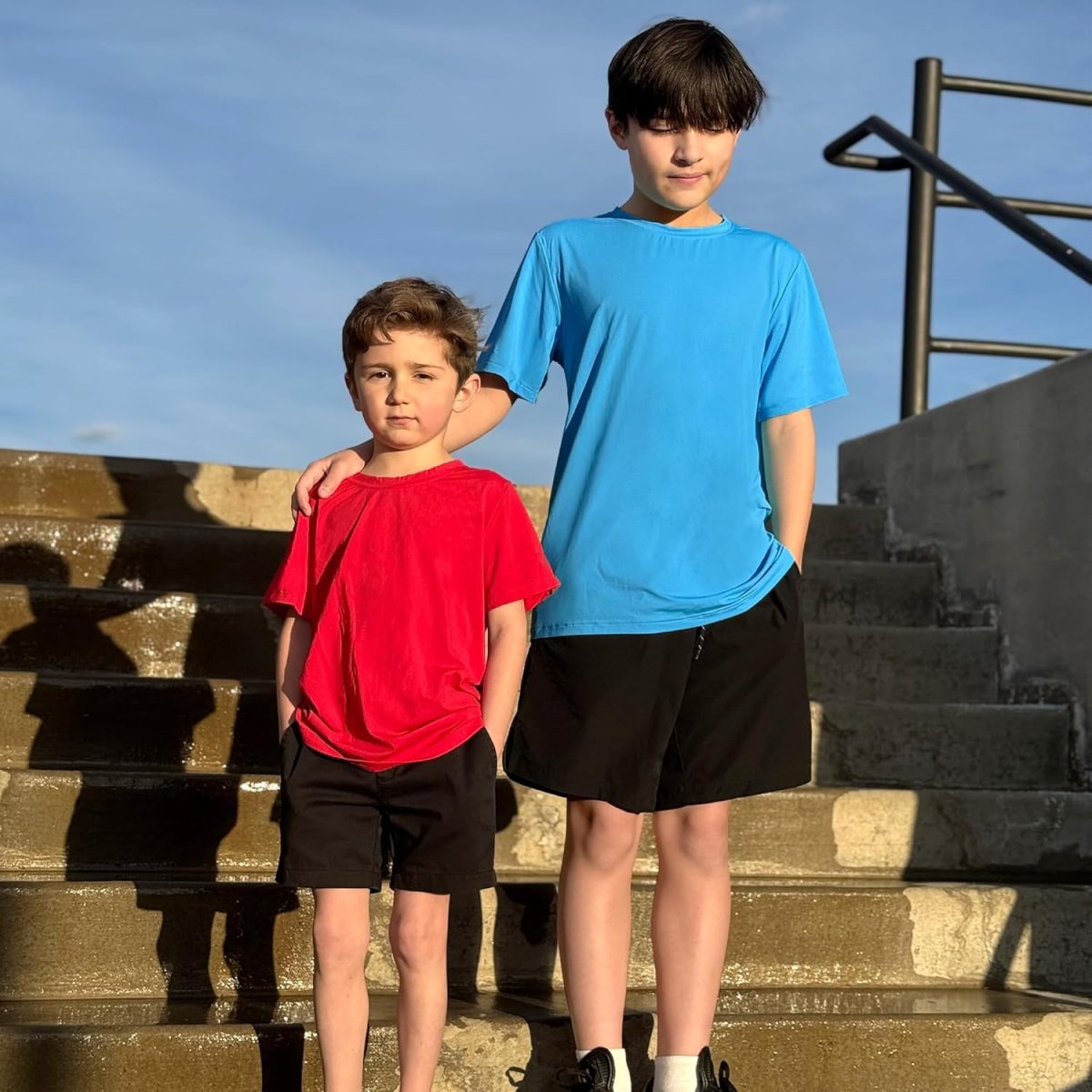 ⁦BIG ELEPHANT 4 Pack Boys Athletic Short T-Shirts, UPF 50+ Sun Protection Rash Guard Shirts |Quick-Dry,Moisture-Wicking⁩ - الصورة ⁦3⁩