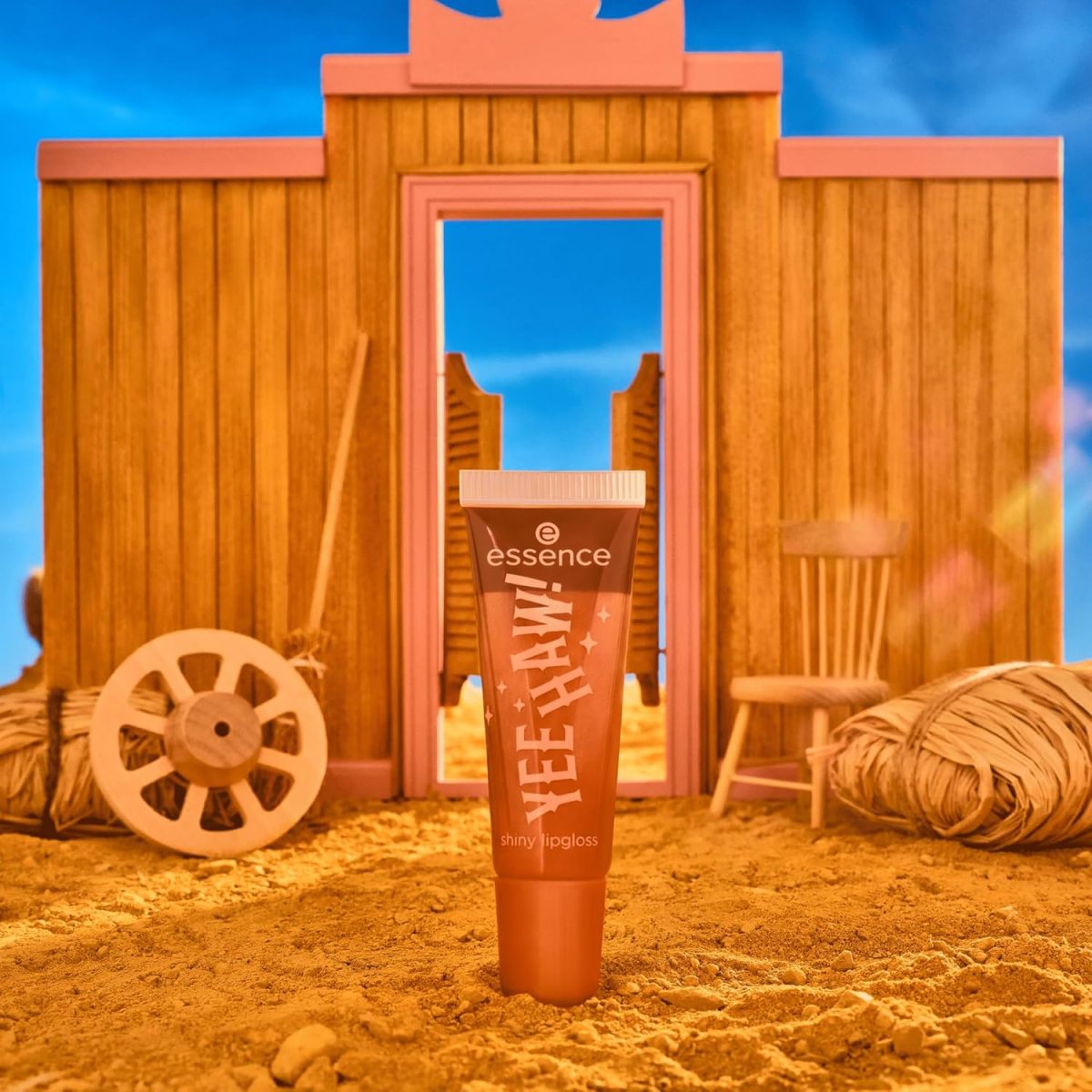 ⁦essence YEE HAW! shiny lip gloss, no. 01, orange, immediate result, shiny, shiny, vegan, paraben-free, no microplastic particles, nanoparticles free, 10 ml⁩ - الصورة ⁦4⁩