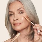 ⁦CHARLOTTE TILBURY Beatiful Skin Radiant Concealer | 7.2g | 6 Medium⁩ - الصورة ⁦4⁩