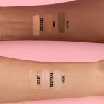 ⁦Neutrogena Healthy Skin Glow Perfector Concealer Pen, Lightweight Liquid Makeup for Face with Pro-Vitamin B5 & Vitamin E for a Radiant Finish, Fair, 0.1 oz⁩ - الصورة ⁦5⁩