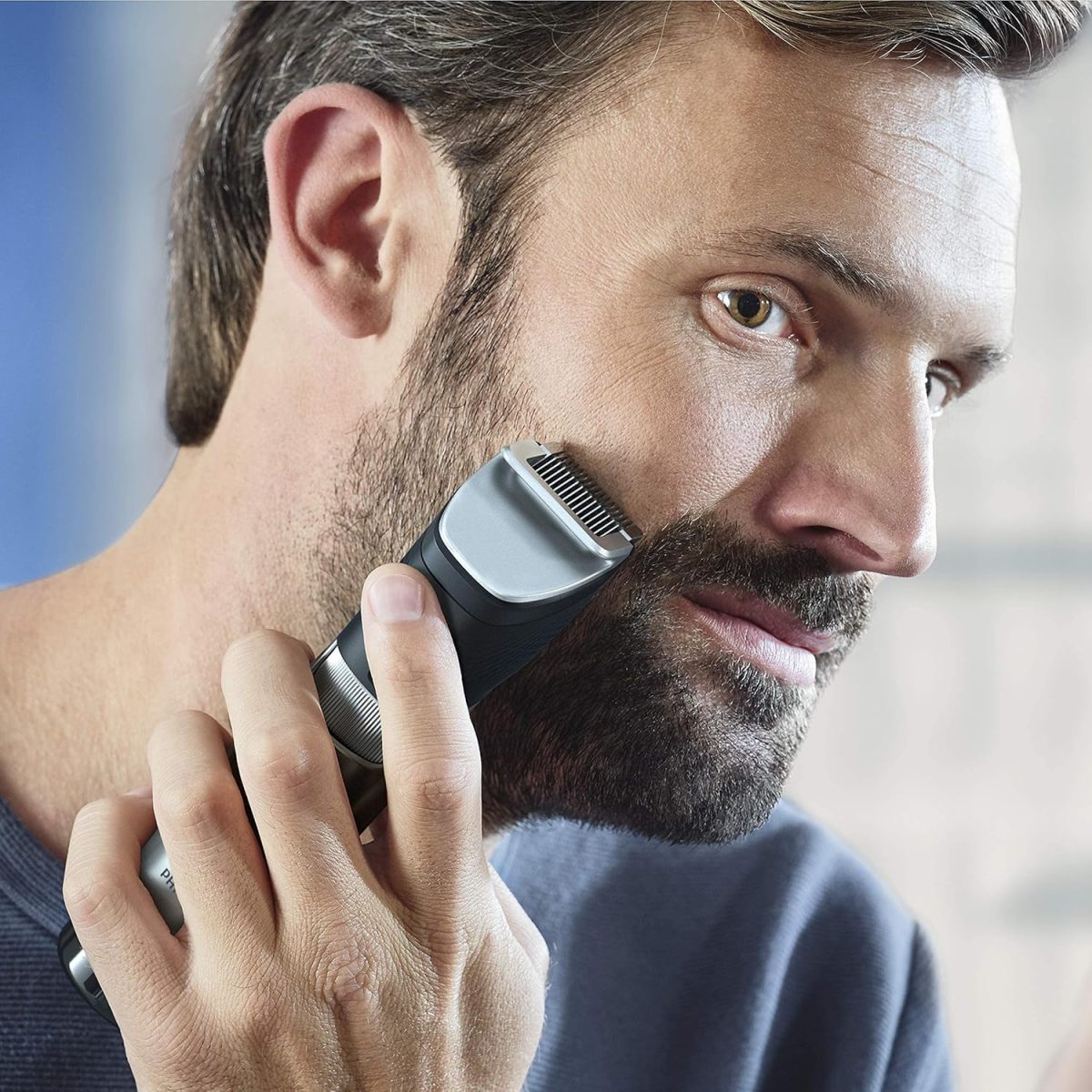 ⁦Philips Series 9000 beard trimmer with SteelPrecision technology including beard comb attachment and travel case (model BT9810/15)⁩ - الصورة ⁦7⁩