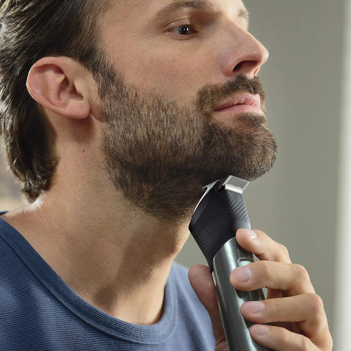 ⁦Philips Series 9000 beard trimmer with SteelPrecision technology including beard comb attachment and travel case (model BT9810/15)⁩ - الصورة ⁦6⁩