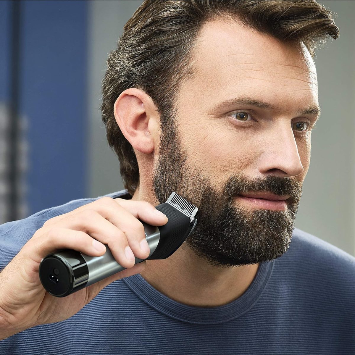 ⁦Philips Series 9000 beard trimmer with SteelPrecision technology including beard comb attachment and travel case (model BT9810/15)⁩ - الصورة ⁦4⁩