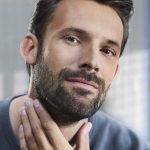 ⁦Philips Series 9000 beard trimmer with SteelPrecision technology including beard comb attachment and travel case (model BT9810/15)⁩ - الصورة ⁦10⁩