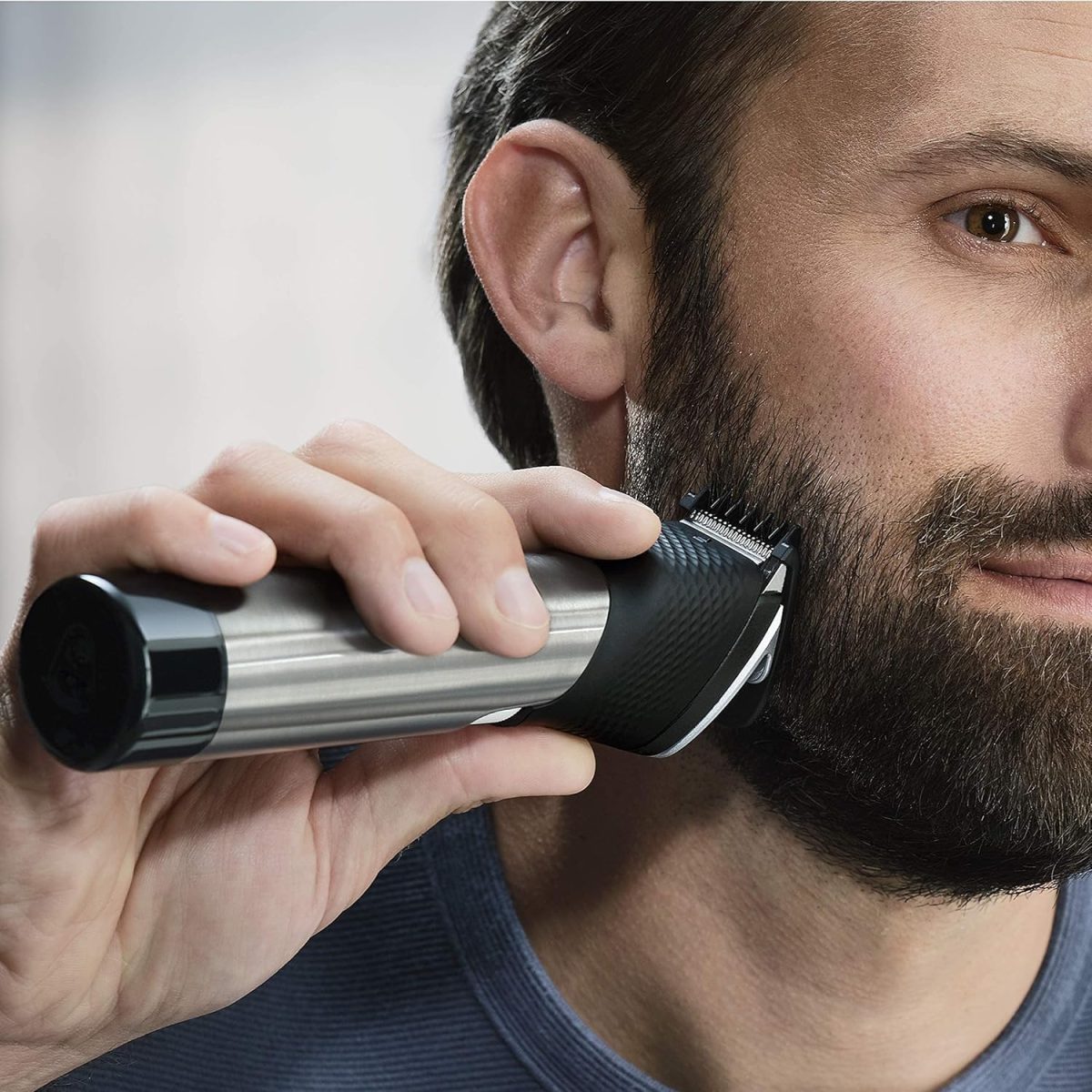 ⁦Philips Series 9000 beard trimmer with SteelPrecision technology including beard comb attachment and travel case (model BT9810/15)⁩ - الصورة ⁦5⁩