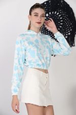 ⁦Greciilooks Women Tie Dye Print Crop Hoodie Long Sleeve Drawstring Pullover Tops Loose Casual Sweatshirt for Women Top, Off-White & Sky Blue, 34⁩ - الصورة ⁦2⁩