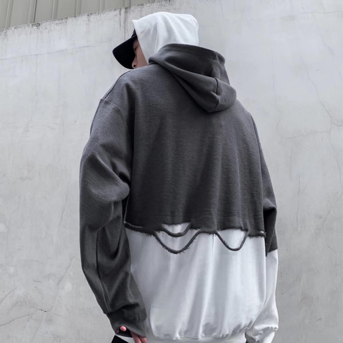 ⁦HLGLQZ Fake 2 Hoodies Double Hooded Hollow Out Stitching Pullover Sweatshirt Harajuku Vintage Pullover Oversize Sweater with Pocket⁩ - الصورة ⁦7⁩