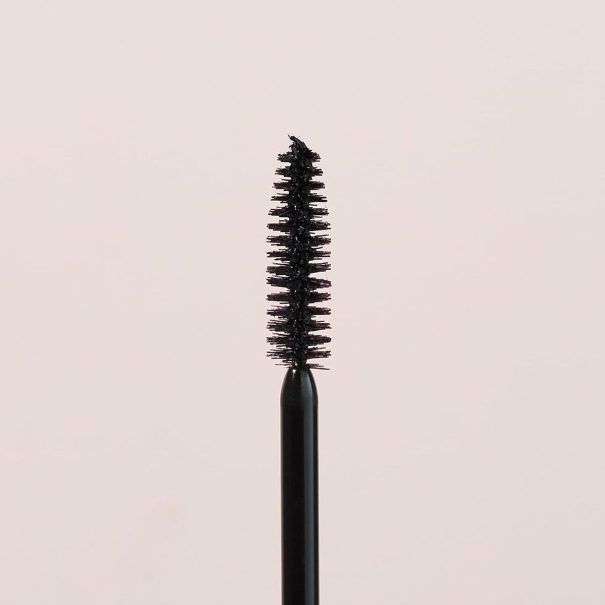⁦INIKA - Organic Bold Lash Mascara | Vegan, Non-Toxic Beauty (0.41 fl oz | 12 mL)⁩ - الصورة ⁦4⁩
