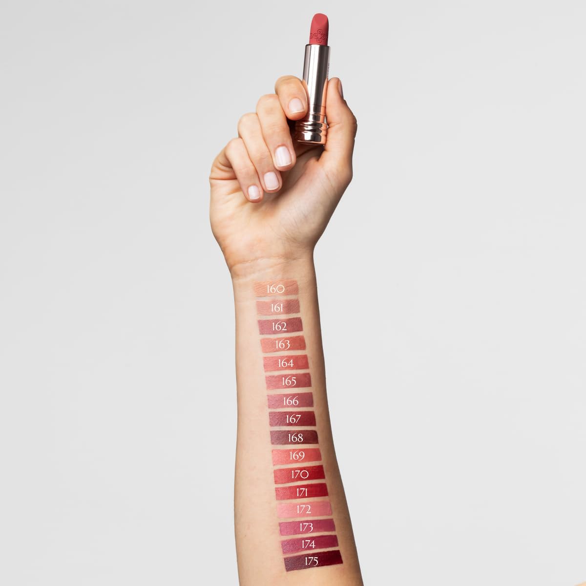 51cf5jiwrL._AC_SL1200_.jpg كوليستار احمر شفاه بيور فيلفيت فينيش بلون نقي وملمس حسي للغاية ومرطب للشفاه #175 احمر ياقوتي 3.1 مل - الصورة 4