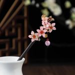 ⁦Aputue Wooden Hair Pins, Set of 3 Traditional Chinese Hair Sticks, Elegant Floral Hair Pins for Women, Ideal for Weddings and Special Occasions⁩ - الصورة ⁦3⁩