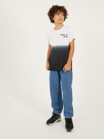 ⁦Styli Boys Ombre Print Round Neck Regular Fit T-Shirt⁩ - الصورة ⁦3⁩