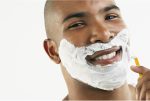 ⁦BIC 1 Sensitive Men's Razor, 20 Disposable Razors with 1 Blade Each, Grooved Plastic Handle, Ideal for on the Go⁩ - الصورة ⁦5⁩