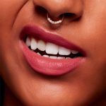⁦ماك - احمر شفاه مات - جيت ذا هينت⁩ - الصورة ⁦5⁩