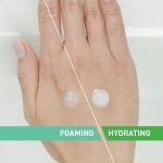 ⁦سيرافي غسول الرغوي | منظّف للوجه و الجسم للبشرة العادية إلى الدّهنية مع حمض الهيالورونيك، النياسيناميد السيراميد خالي من العطور البارابين |٤۷۳ مل⁩ - الصورة ⁦4⁩