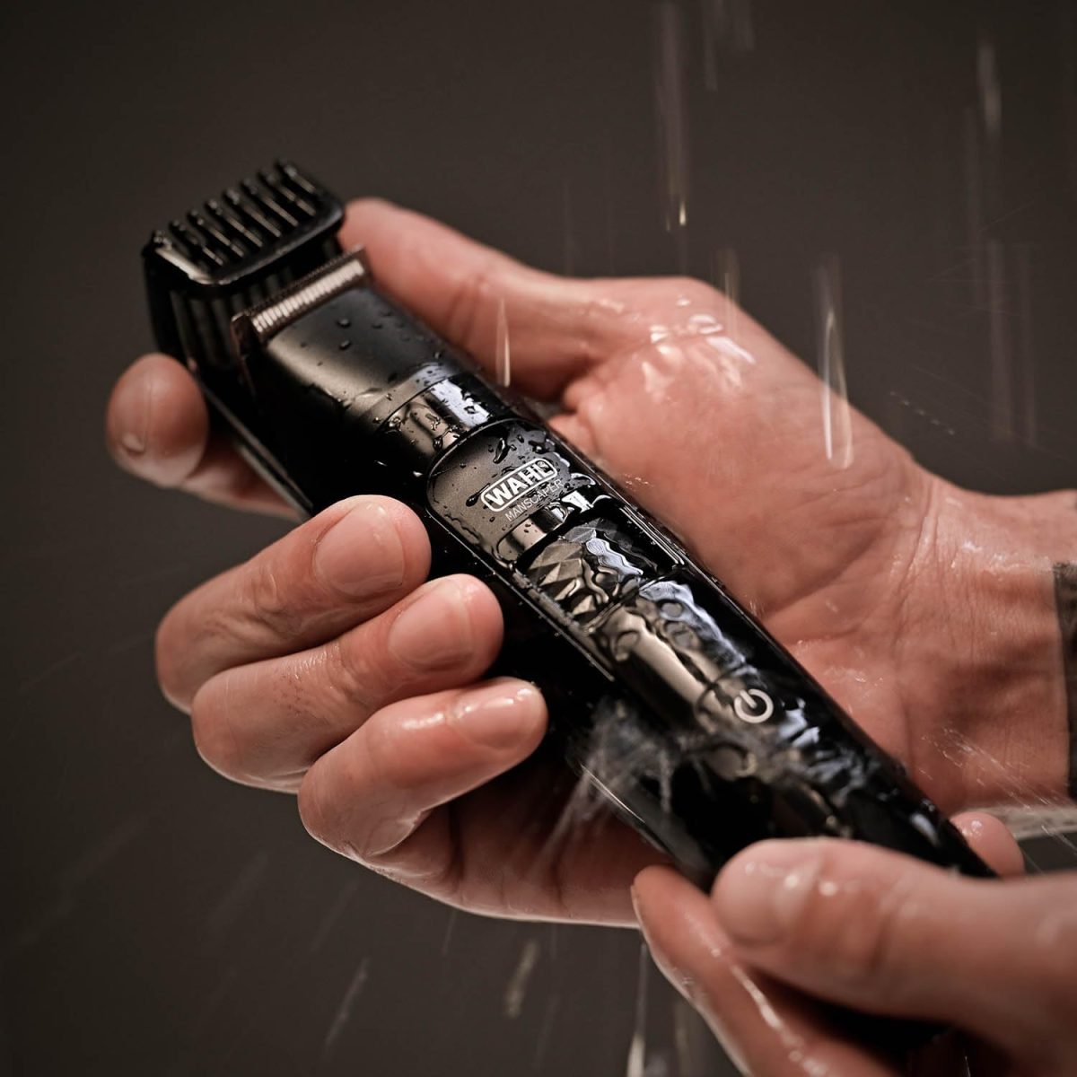 ⁦Wahl Manscaper Lithium Groin and Body Trimmer, Fully Waterproof, Wet/Dry Use, Smart Trim Technology LED, Safe-Touch Ballpoint Blades, Rechargeable, Black⁩ - الصورة ⁦2⁩