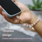 ⁦سوار معصم للايفون مزين بخرز رخامي من تزويق، سوار معصم للجوال، سلسلة مزدوجة من الجلد المطرز بالرخام، دلاية للهاتف بدون استخدام اليدين (بينك فاتح)⁩ - الصورة ⁦5⁩