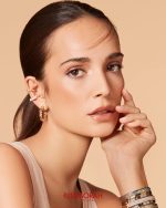 ⁦ديبورا كونسيلر سائل بيرفكت اول اوفر من ميلانو يدوم 24 ساعة مع حمض الهيالورونيك، 02 بيج، مقاوم للماء يدوم طويلا، تغطية عالية وتأثير مرطب، يقلل من الهالات السوداء وخلل تجلط الوجه،، كل الأنواع⁩ - الصورة ⁦4⁩