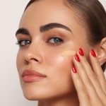 ⁦Eveline Cosmetics SPF20 Wonder Match Lumi Illuminating Foundation 30 ml, No. 15 Natural⁩ - الصورة ⁦8⁩