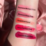 ⁦Makeup Revolution- Mousse Blusher- Squeeze Me Soft Pink |soft-focus effect | Non-sticky, Cream-to-powder finish |Delivering buildable colour for a tailored flush |Blendable and buildable shades |6 gm⁩ - الصورة ⁦5⁩