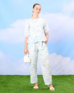 ⁦REDTAG Senior Girls White And Blue Printed Pants⁩ - الصورة ⁦3⁩