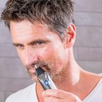 ⁦WAHL Lithium Ion Stainless Steel Trimmer | Worldwide Voltage | LED Battery Indicator and Accessories - Professional Grade Hair Grooming Kit | Beard Trimmer for Men (9818-727)⁩ - الصورة ⁦9⁩