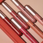 مجموعة احمر شفاه سائل مات نود من 6 قطع، ظلال تدوم طويلا ومصبوغة، مجموعة هدايا ملمع شفاه للبنات والنساء - الصورة 2