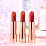 ⁦مجموعة احمر شفاه مات من 3 قطع، 3 الوان مع شنطة سلسلة بلون ذهبي وردي، مجموعة احمر شفاه مخملي، كوب مقاوم للماء وغير لاصق، مجموعة احمر شفاه احمر قابل للسحب ويدوم طويلا⁩ - الصورة ⁦4⁩