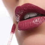 ⁦NALACAL Disposable Crystal Lip Brushes Stick, 100 Pcs Lip Gloss Brushes Lipstick Applicator, Makeup Beauty Brushes for Lipstick Lip Gloss Lip Mask Eyeshadow, Yellow⁩ - الصورة ⁦4⁩