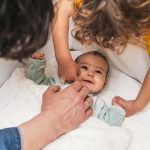 ⁦كريم للوجه من موستيلا مرطب ومُهَيْدِرِتِنغ، مناسب للبشرة العادية والجافة، 1.35 أونصة سائلة⁩ - الصورة ⁦2⁩