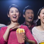 ⁦20 قطعة من علب الفشار الورقية من يلانجين، دلاء فشار صغيرة للاطفال والحفلات العائلية، حاويات وجبات خفيفة للفشار ورقائق البطاطس والحلوى - خطوط حمراء وبيضاء ونمط مموج⁩ - الصورة ⁦5⁩