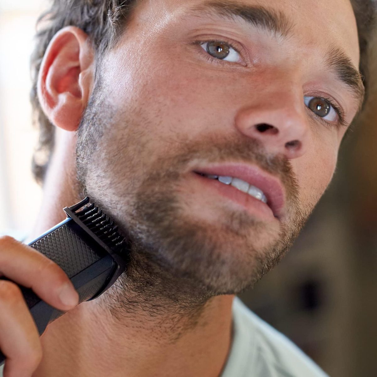 ⁦Philips Beard Trimmer for Men, Series 3000, 20 Length Settings, Self-Sharpening Metal Blades, UK 3-Pin Plug - BT3226/13⁩ - الصورة ⁦3⁩