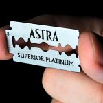 ⁦10 Astra Superior Platinum Double Edge Razor Blades For Professional Barbers And Traditional Shaving Enthusiasts⁩ - الصورة ⁦9⁩