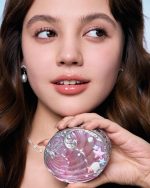 ⁦Flower Knows Shell's Jewel Baked Powder - Diffuse Blurring Effect and No Shine in Sight - Stay Flawless From Dawn Till Dusk (02 Dreamy Pink, 9g)⁩ - الصورة ⁦3⁩