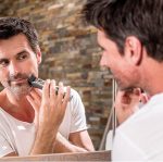 ⁦WAHL Lithium Ion Stainless Steel Trimmer | Worldwide Voltage | LED Battery Indicator and Accessories - Professional Grade Hair Grooming Kit | Beard Trimmer for Men (9818-727)⁩ - الصورة ⁦10⁩