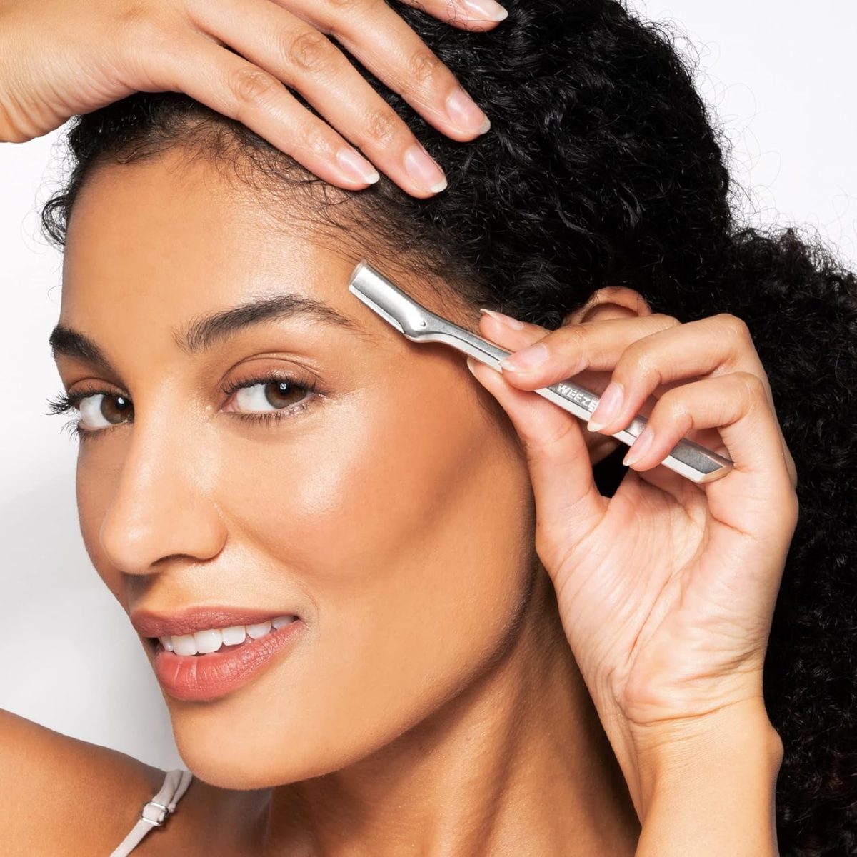⁦Tweezerman Eyebrow Razor with 3 Replacement Blades and Safety Cap⁩ - الصورة ⁦3⁩