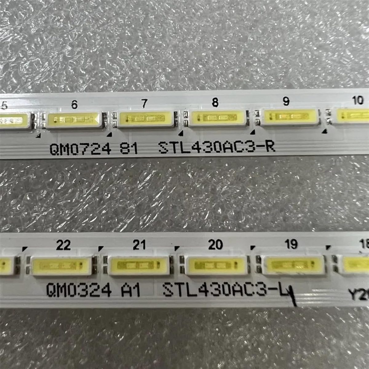 ⁦LED backlight strips 57LED for QM0724 STL430AC3-R L Y20 For S.S/C 43 7020 LED Array Right Left⁩ - الصورة ⁦2⁩