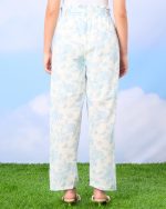⁦REDTAG Senior Girls White And Blue Printed Pants⁩ - الصورة ⁦4⁩