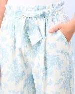 ⁦REDTAG Senior Girls White And Blue Printed Pants⁩ - الصورة ⁦5⁩