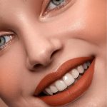 مجموعة احمر شفاه سائل مات نود من 6 قطع، ظلال تدوم طويلا ومصبوغة، مجموعة هدايا ملمع شفاه للبنات والنساء - الصورة 5