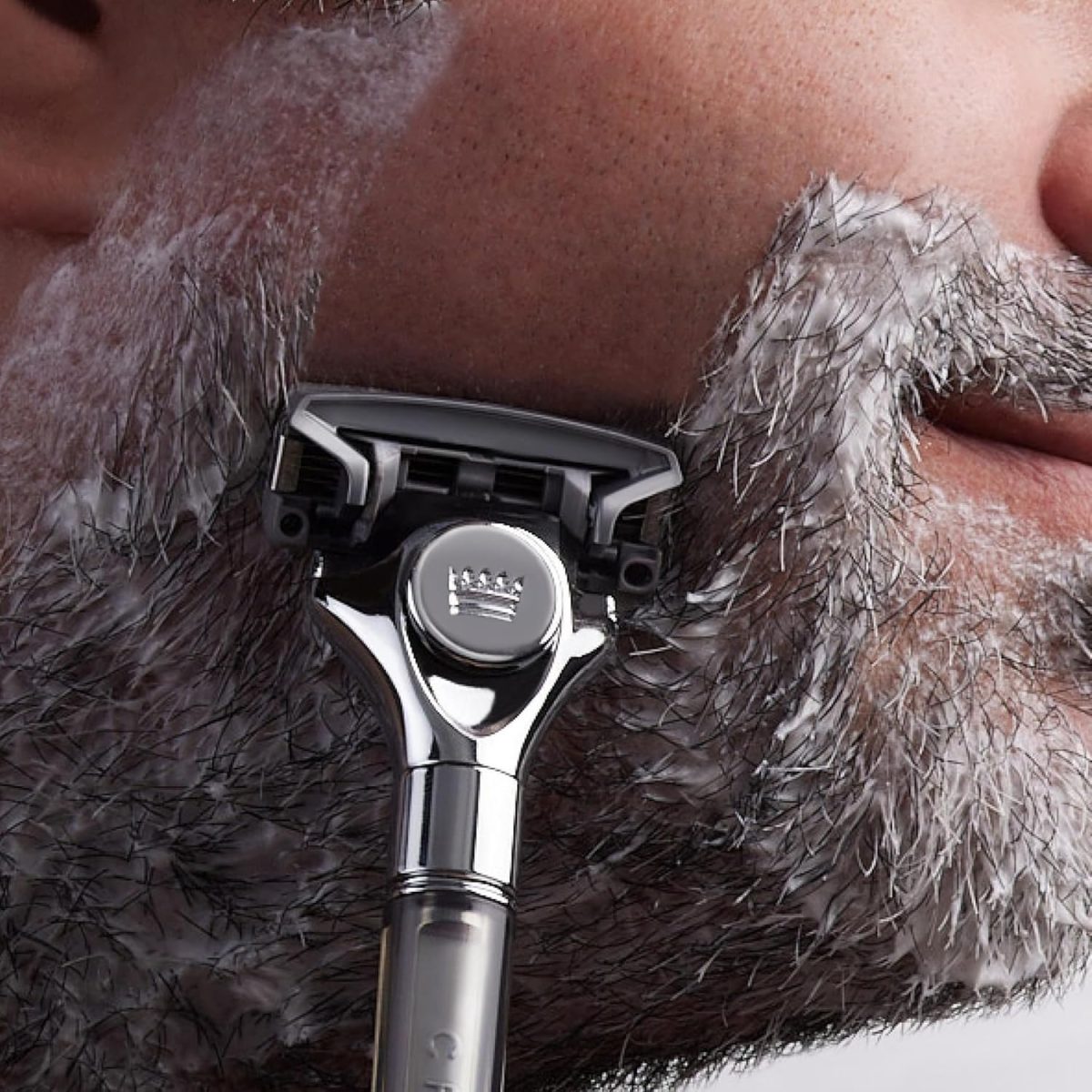 ⁦Cremo Original Shave Gift Set for Men, includes Impossibly-Slick 6 oz Shaving Cream, Chrome Barber Grade Razors for Men and four Razor Blades Refills⁩ - الصورة ⁦5⁩