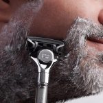 ⁦Cremo Original Shave Gift Set for Men, includes Impossibly-Slick 6 oz Shaving Cream, Chrome Barber Grade Razors for Men and four Razor Blades Refills⁩ - الصورة ⁦5⁩