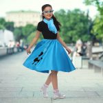 ⁦Rabtero Kids Sock Hop Costume, Girls 1950s Dress Costume, 50's Poodle Skirt with Scarf, Glasses and Socks⁩ - الصورة ⁦6⁩