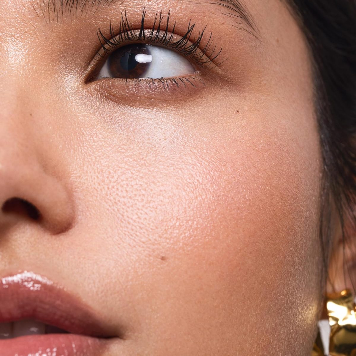⁦Saie Mascara 101 - Buildable Formula for Lengthening + Volumizing Lashes - Strengthening Mascara - Black (0.31 oz)⁩ - الصورة ⁦3⁩