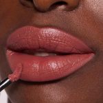 ⁦كاتريس احمر شفاه سائل مات من اندليس رقم 090، بني، يدوم طويلا، غير لامع، سريع الجفاف، نباتي، بدون مواد حافظة، بدون بارابين، بدون جزيئات بلاستيكية دقيقة، عبوة من قطعة واحدة (0.15 مل)⁩ - الصورة ⁦6⁩