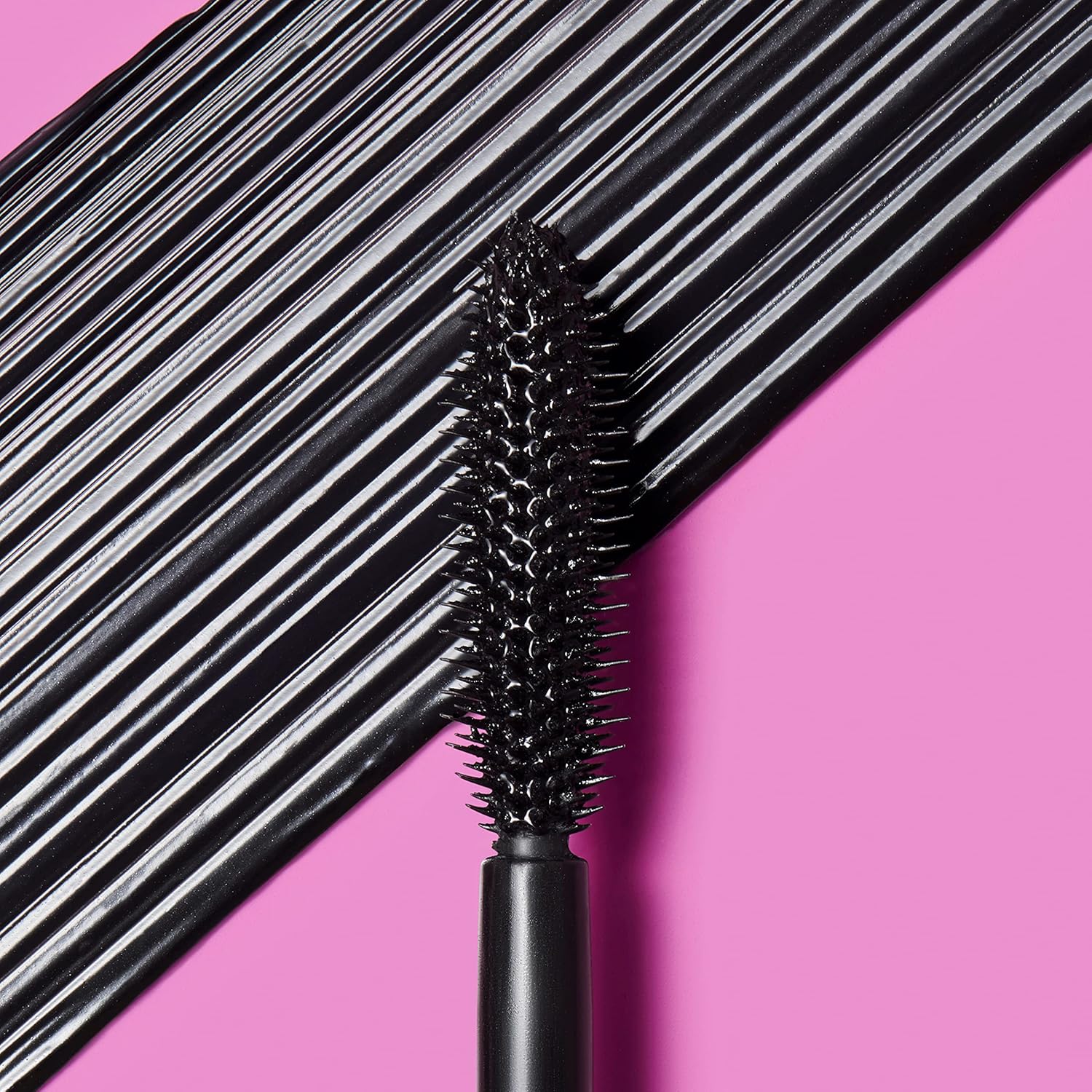 91QGItbMcgL._AC_SL1500_.jpg e.l.f. Lash It Loud Mascara, Volumizing & Intensely Pigmented Formula For Fuller & Bolder Lashes, Adds Dimension, Vegan & Cruelty-Free, Black, 1.1 Oz - الصورة 4