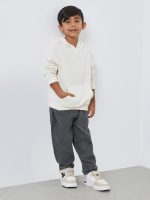 ⁦Styli Boys Off White Relaxed Fit Hoodie With Front Pocket⁩ - الصورة ⁦2⁩