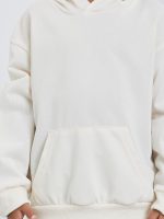 ⁦Styli Boys Off White Relaxed Fit Hoodie With Front Pocket⁩ - الصورة ⁦3⁩